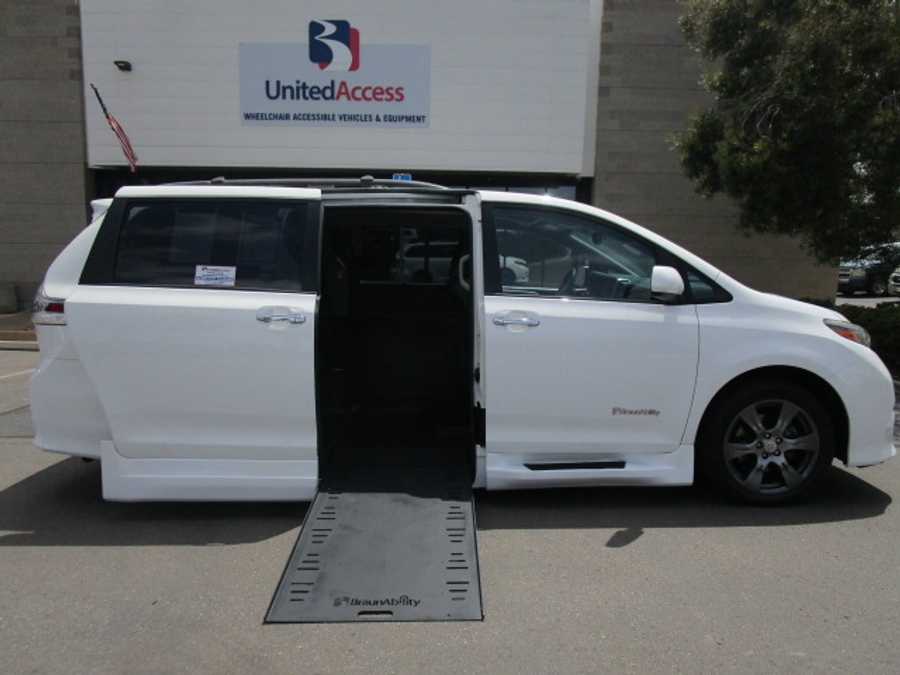 Used 2017 Toyota Sienna SE - BraunAbility Side Entry Entry In Floor Automatic Ramp