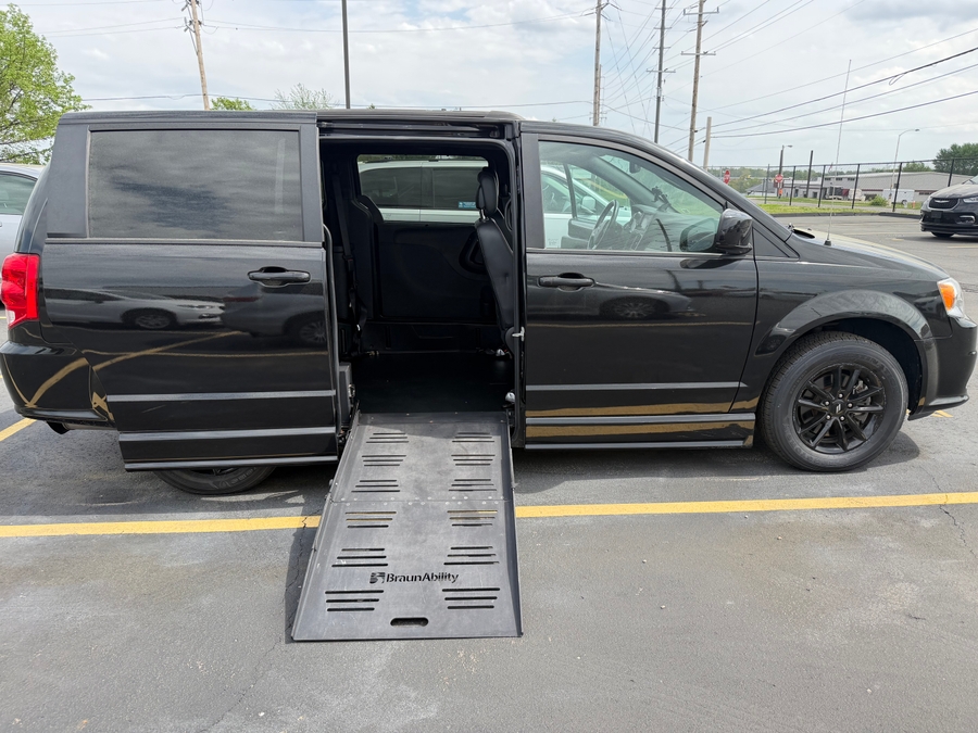 Used 2019 Dodge Grand Caravan GT - BraunAbility Side Entry Entry Fold Out Automatic Ramp