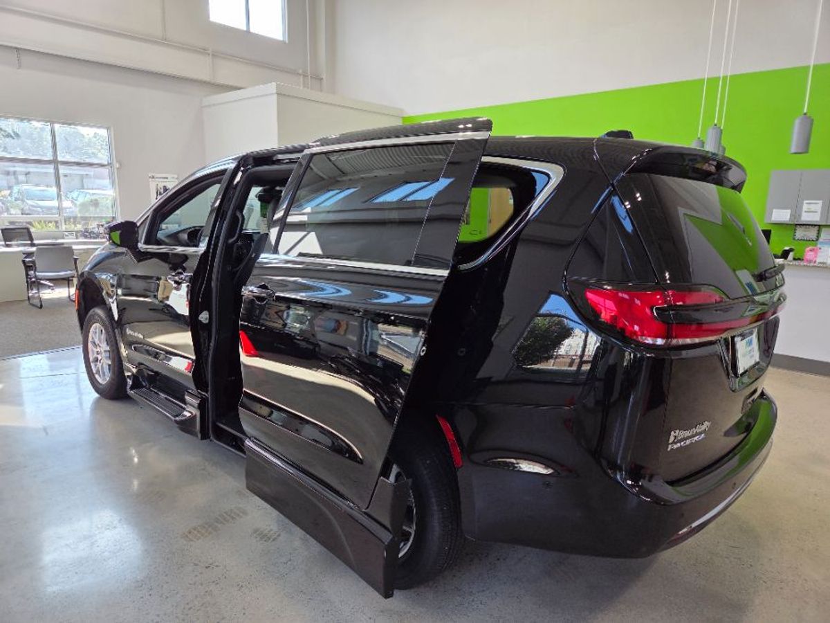 2025 CHRYSLER PACIFICA - Image 7