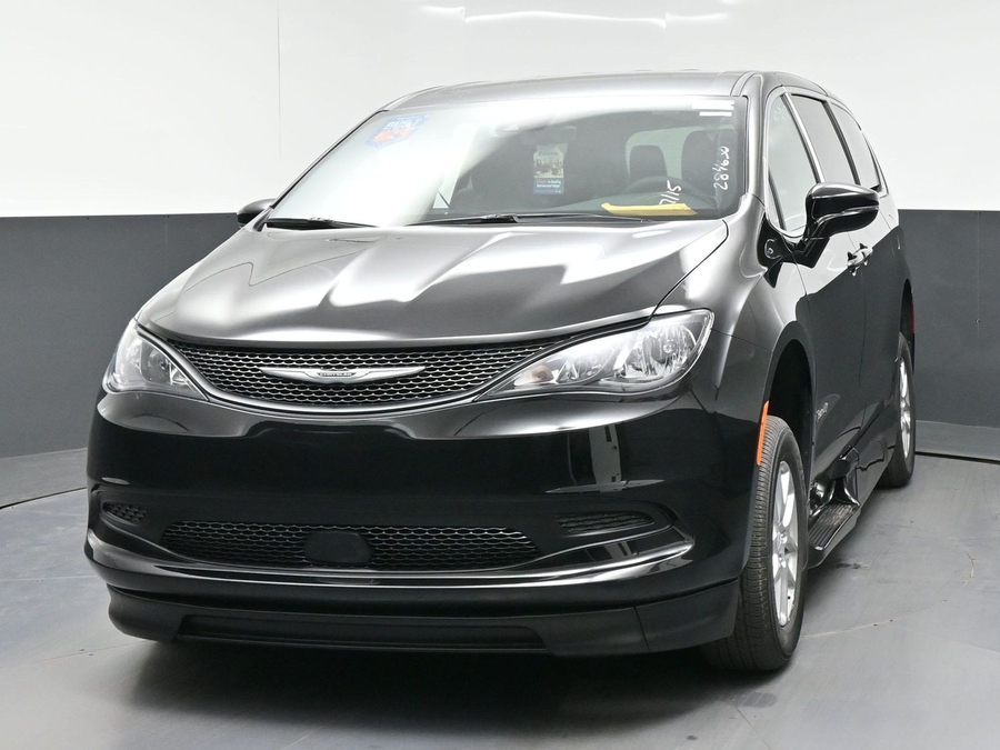 New 2026 Chrysler Voyager LX - BraunAbility Side Entry Fold Out Automatic Ramp