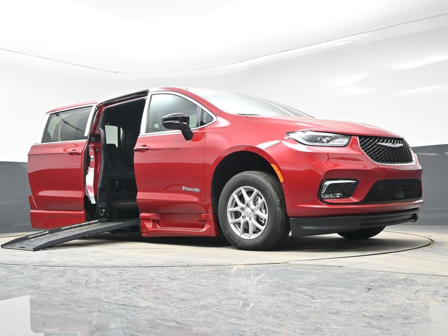 Red Chrysler Pacifica image number 15