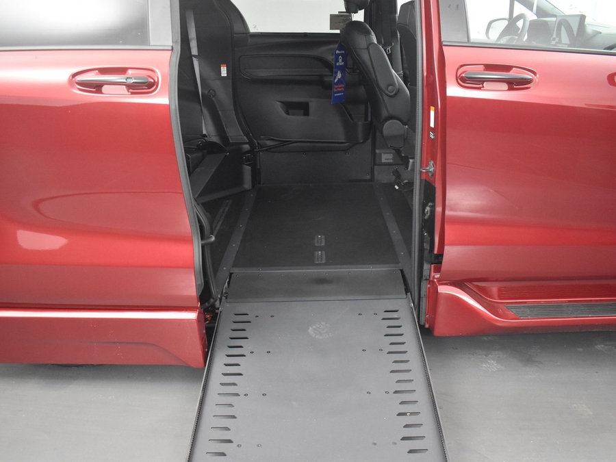 New 2025 Toyota Sienna Hybrid XSE Sport - BraunAbility Side Entry Entry In Floor Automatic Ramp