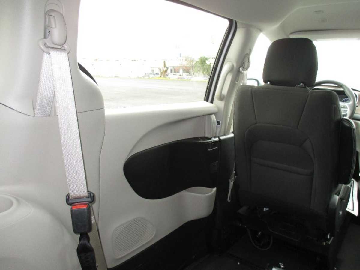 2022 CHRYSLER VOYAGER - Image 13