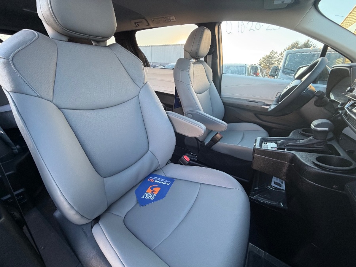 2025 TOYOTA SIENNA - Image 19