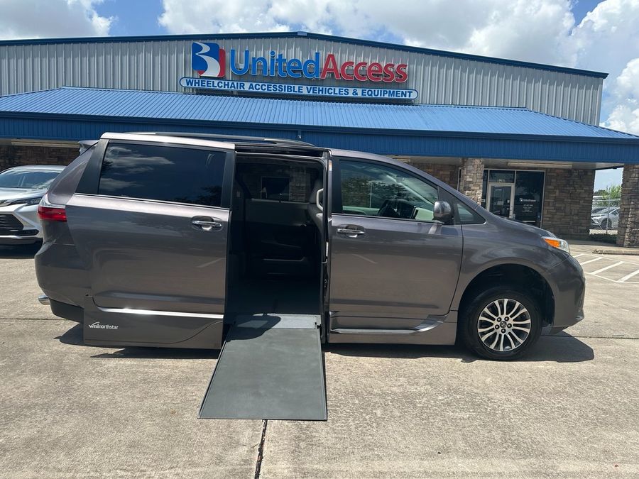 Used 2019 Toyota Sienna XLE Base - VMI Side Entry Entry In Floor Automatic Ramp