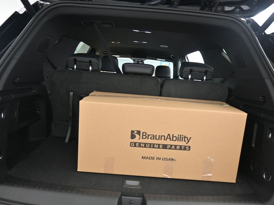 New 2026 Chevrolet Traverse 1LT - BraunAbility Side Entry In Floor Automatic Ramp
