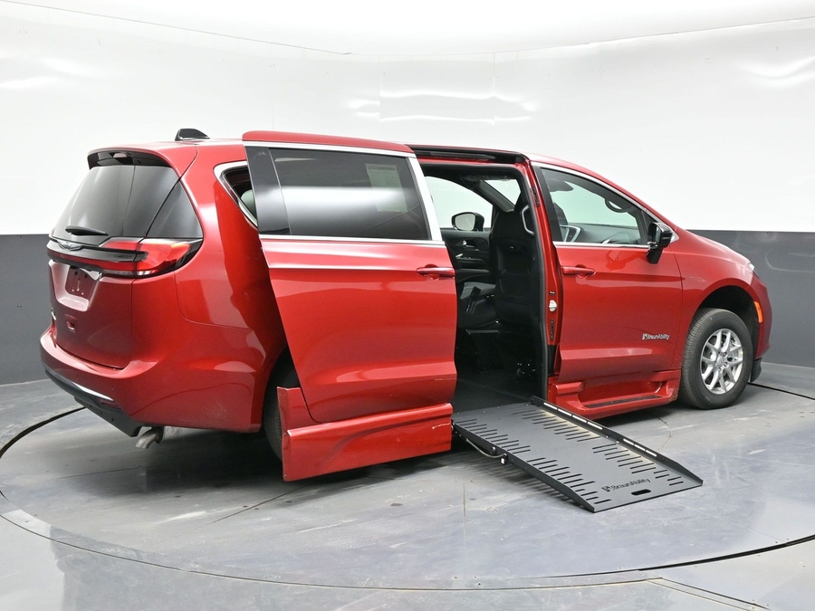 Red Chrysler Pacifica image number 17