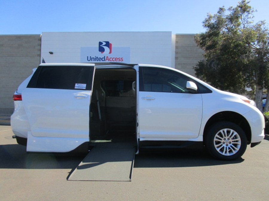 Used 2017 Toyota Sienna XLE Base - VMI Side Entry Entry In Floor Automatic Ramp