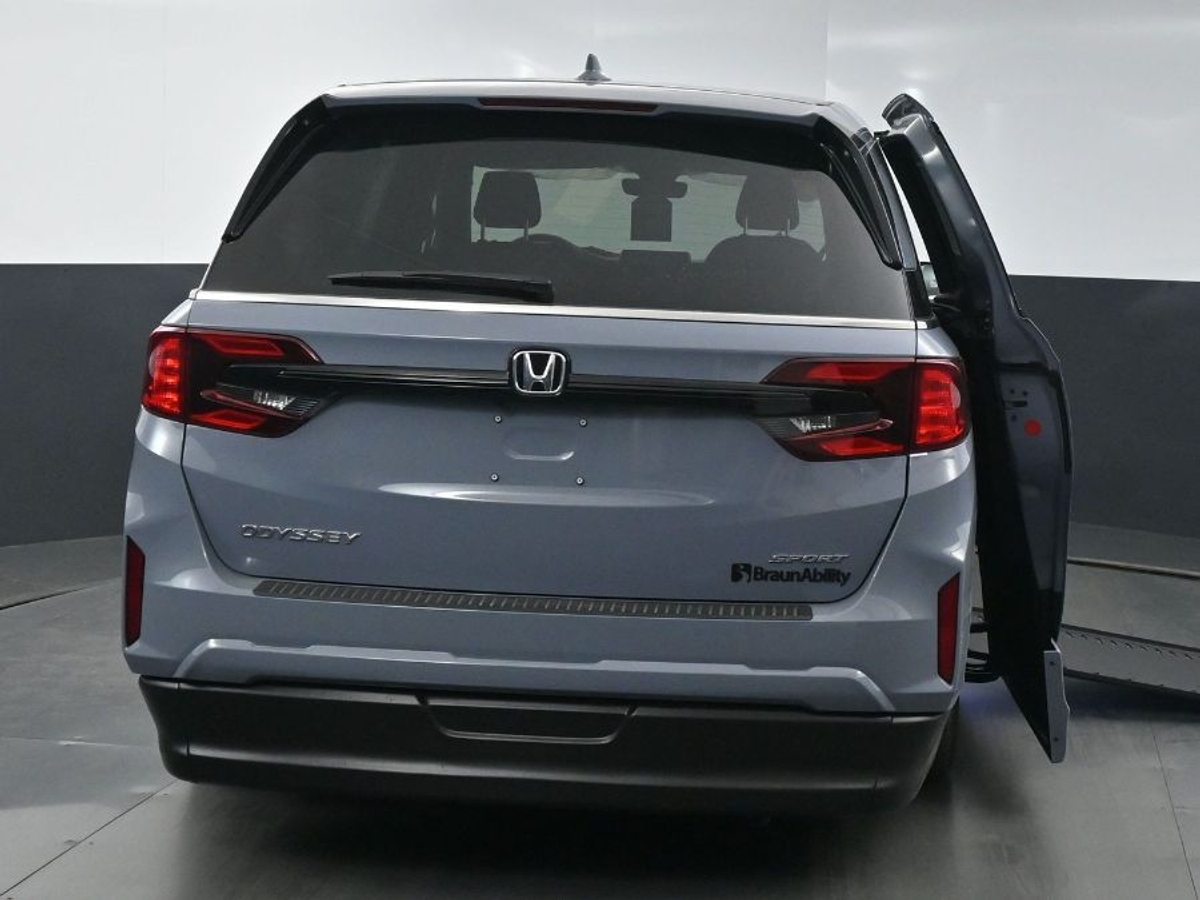 Grey Honda Odyssey image number 6