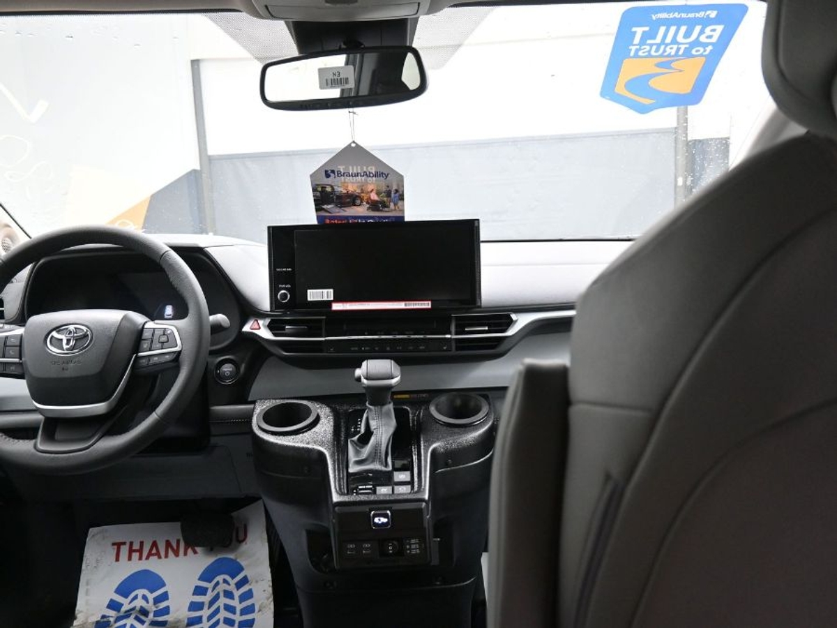 2025 TOYOTA SIENNA - Image 15