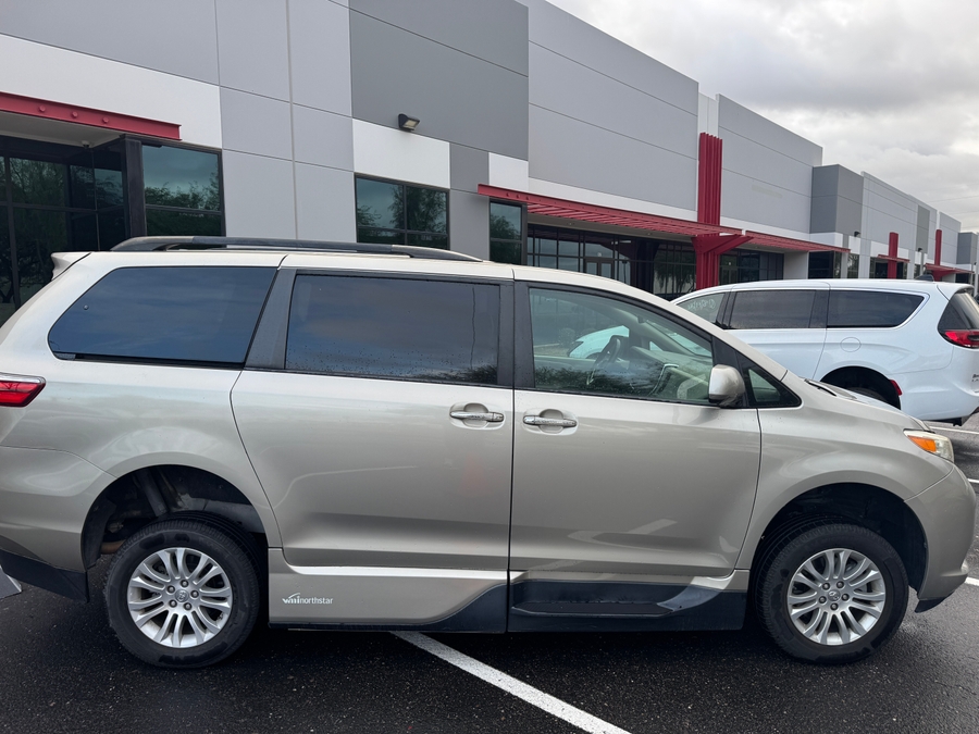 Used 2017 Toyota Sienna XLE - VMI Side Entry In Floor Automatic Ramp