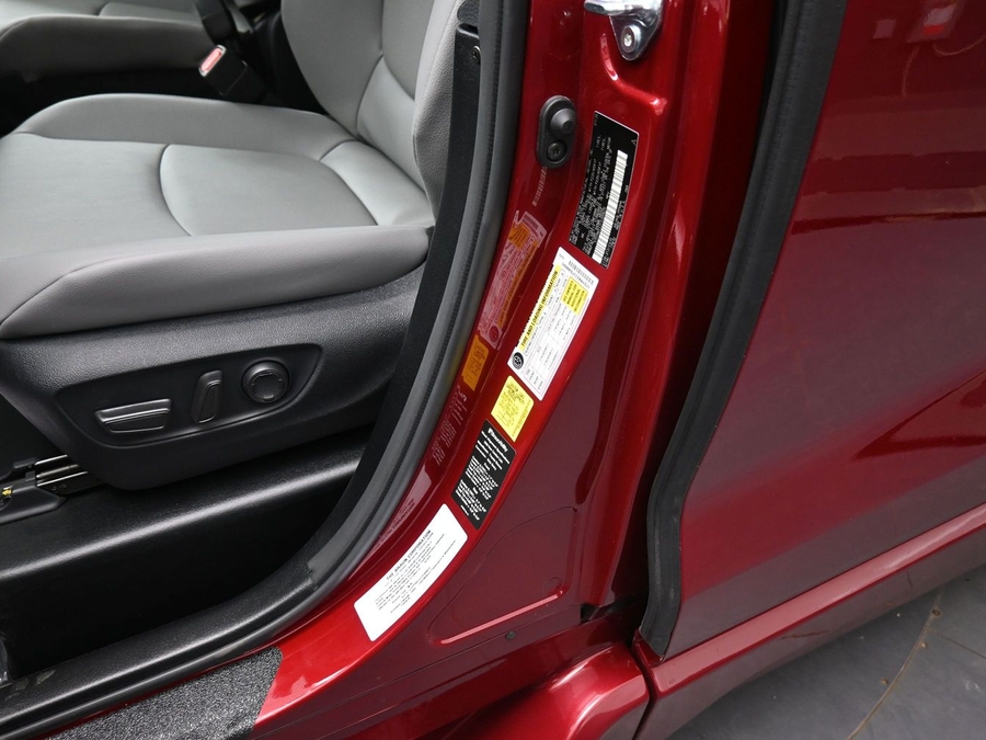 Red Toyota Sienna image number 13