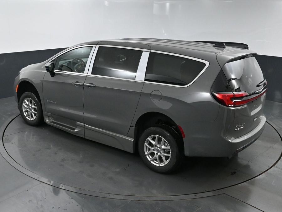New 2025 Chrysler Pacifica Select Safety - BraunAbility Side Entry Entry Fold Out Automatic Ramp