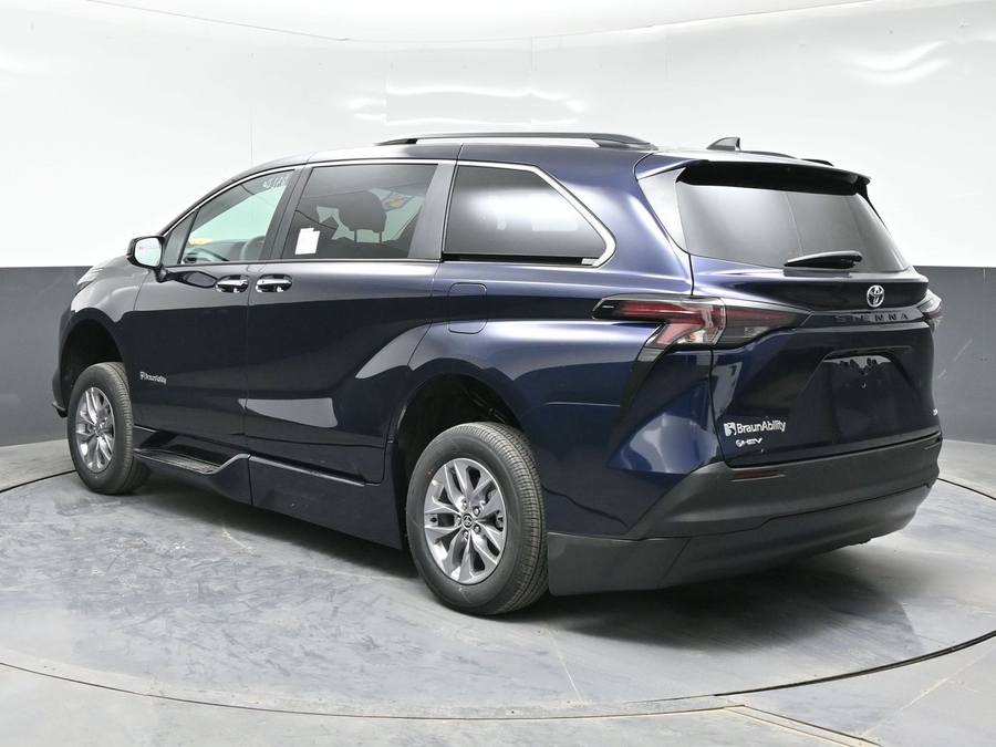 New 2026 Toyota Sienna Hybrid XLE Plus - BraunAbility Side Entry Entry Fold Out Automatic Ramp