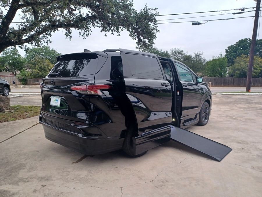 Black Toyota Sienna image number 2
