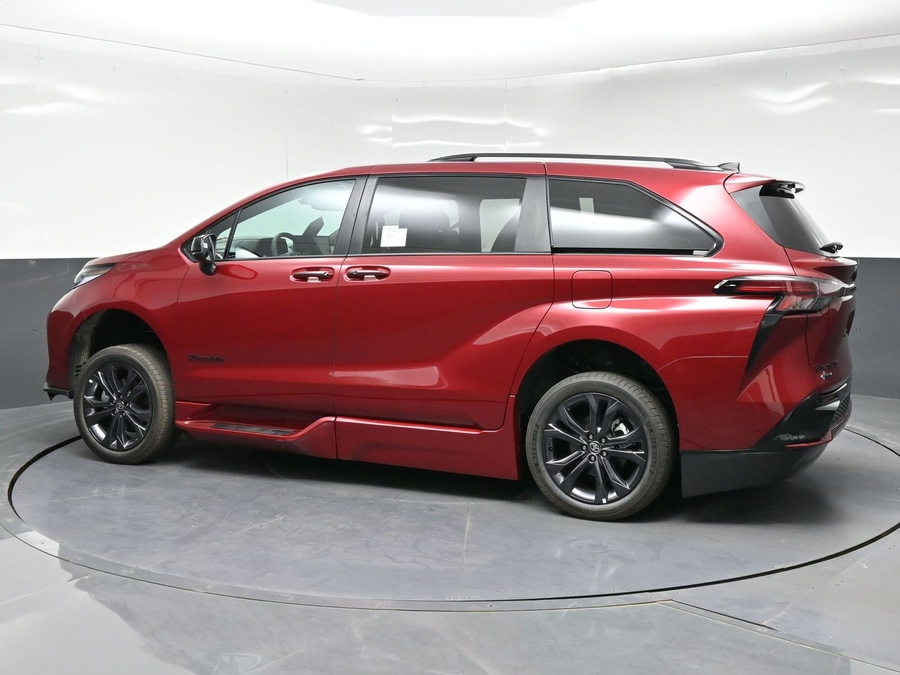 New 2026 Toyota Sienna Hybrid XSE Sport - BraunAbility Side Entry In Floor Automatic Ramp