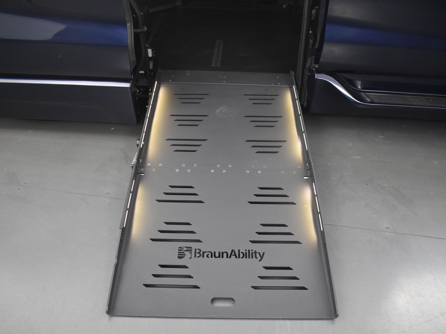 New 2025 Toyota Sienna Hybrid XLE Plus - BraunAbility Side Entry Entry Fold Out Automatic Ramp