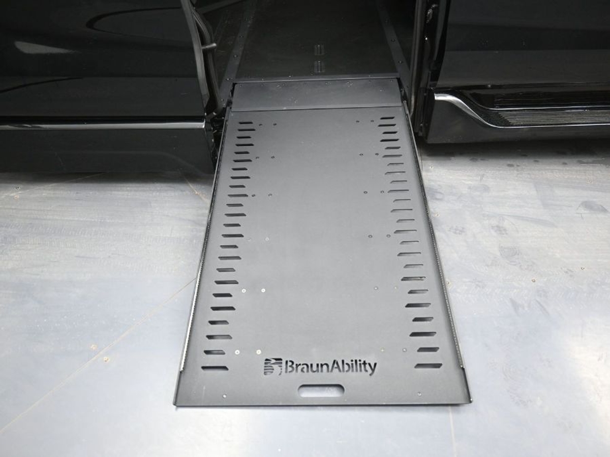 Black Toyota Sienna image number 14