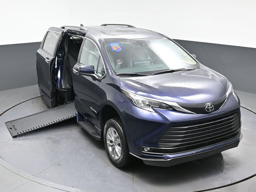 New 2026 Toyota Sienna Hybrid XLE Add - BraunAbility Side Entry Entry In Floor Automatic Ramp