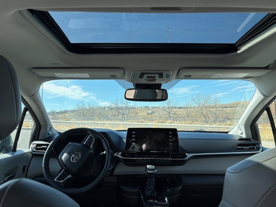 Used 2021 Toyota Sienna Hybrid Limited - BraunAbility Side Entry Entry Fold Out Automatic Ramp