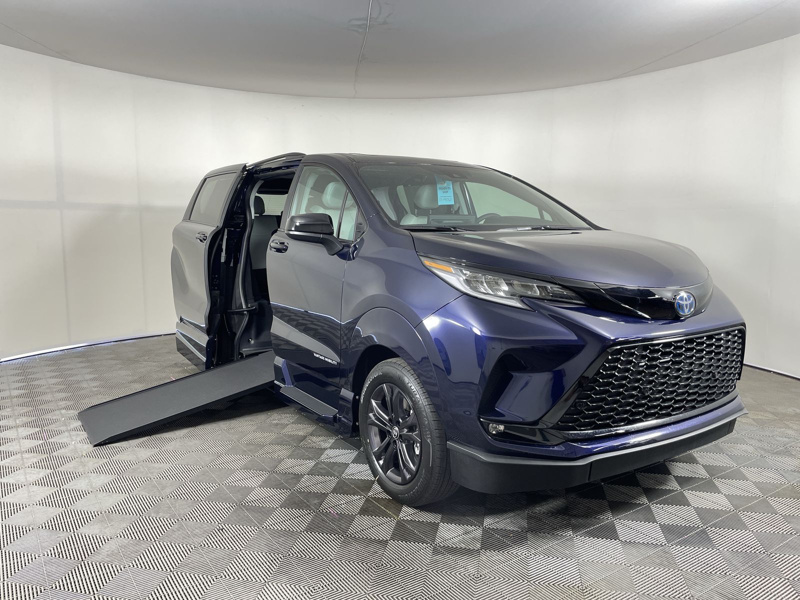 2025 Toyota Sienna AWD XSE Plus