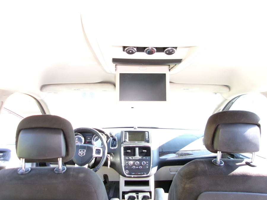 Grey Dodge Grand Caravan image number 21