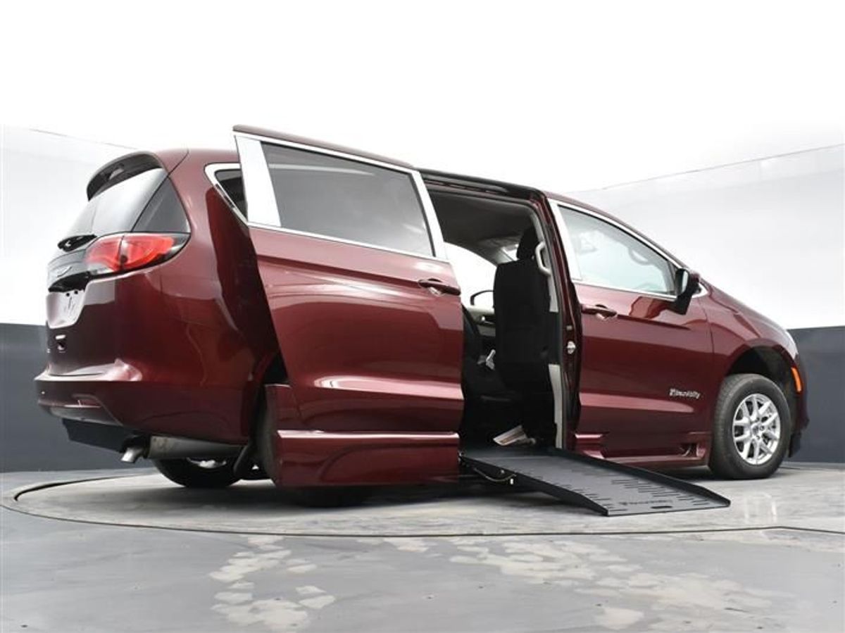 2023 CHRYSLER VOYAGER - Image 2
