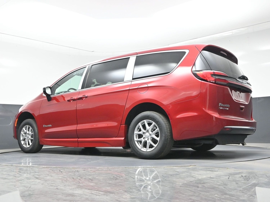 Red Chrysler Pacifica image number 17