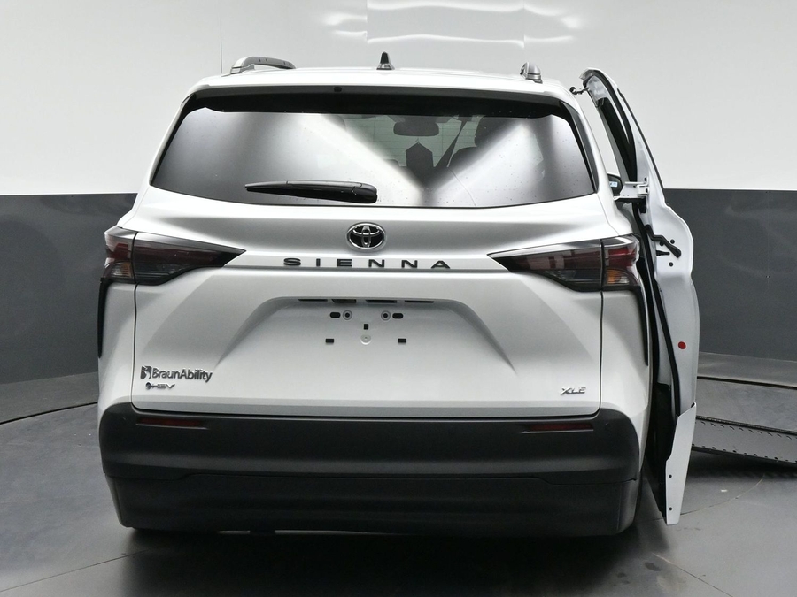 New 2026 Toyota Sienna Hybrid XLE Add - BraunAbility Side Entry In Floor Automatic Ramp