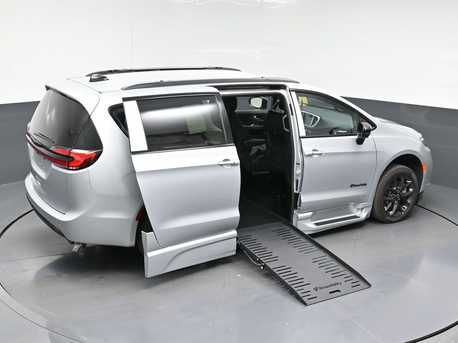2026 Chrysler Pacifica Select - Photo 20