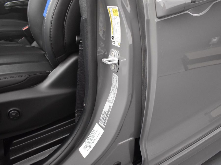 New 2025 Chrysler Pacifica Select Safety - BraunAbility Side Entry Entry Fold Out Automatic Ramp