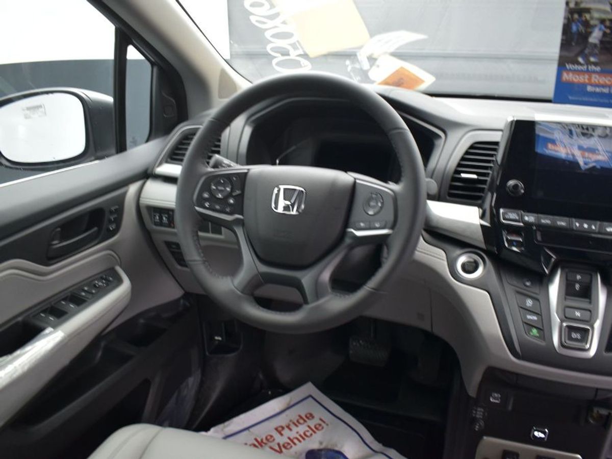 Grey Honda Odyssey image number 5