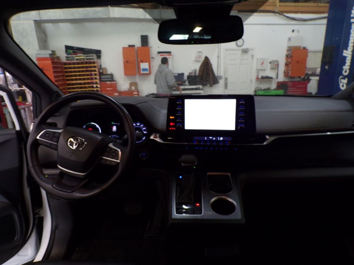 2024 TOYOTA SIENNA - Image 9