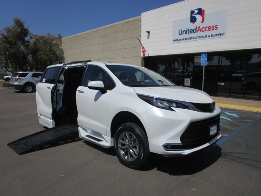 Used 2023 Toyota Sienna Hybrid XLE Plus - BraunAbility Side Entry Entry Fold Out Automatic Ramp