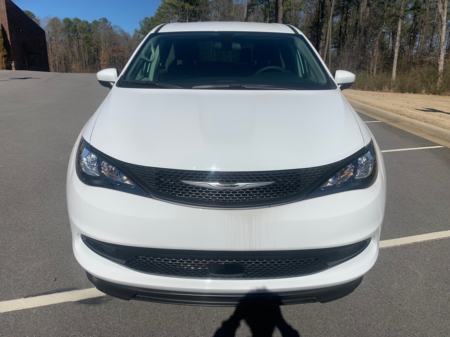 White Chrysler Pacifica image number 2