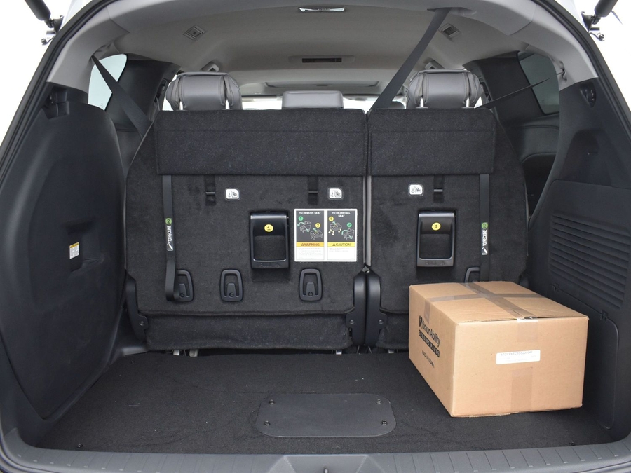 New 2025 Toyota Sienna Hybrid XLE Base - BraunAbility Side Entry Entry In Floor Automatic Ramp