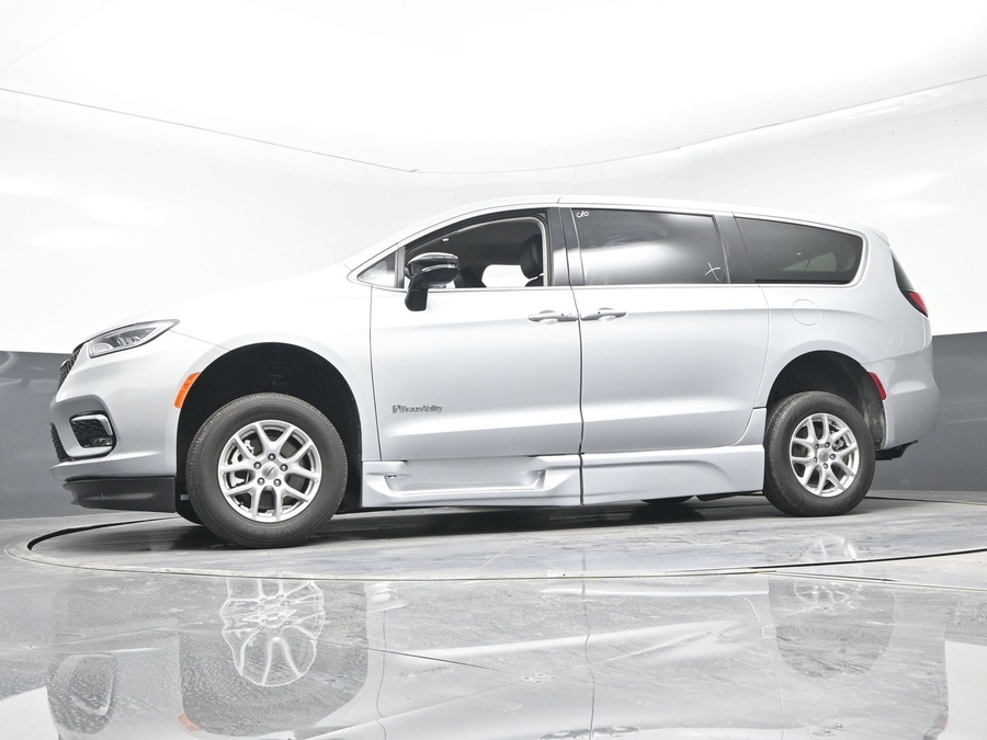 Used 2024 Chrysler Pacifica Touring L - BraunAbility Side Entry Entry Fold Out Automatic Ramp