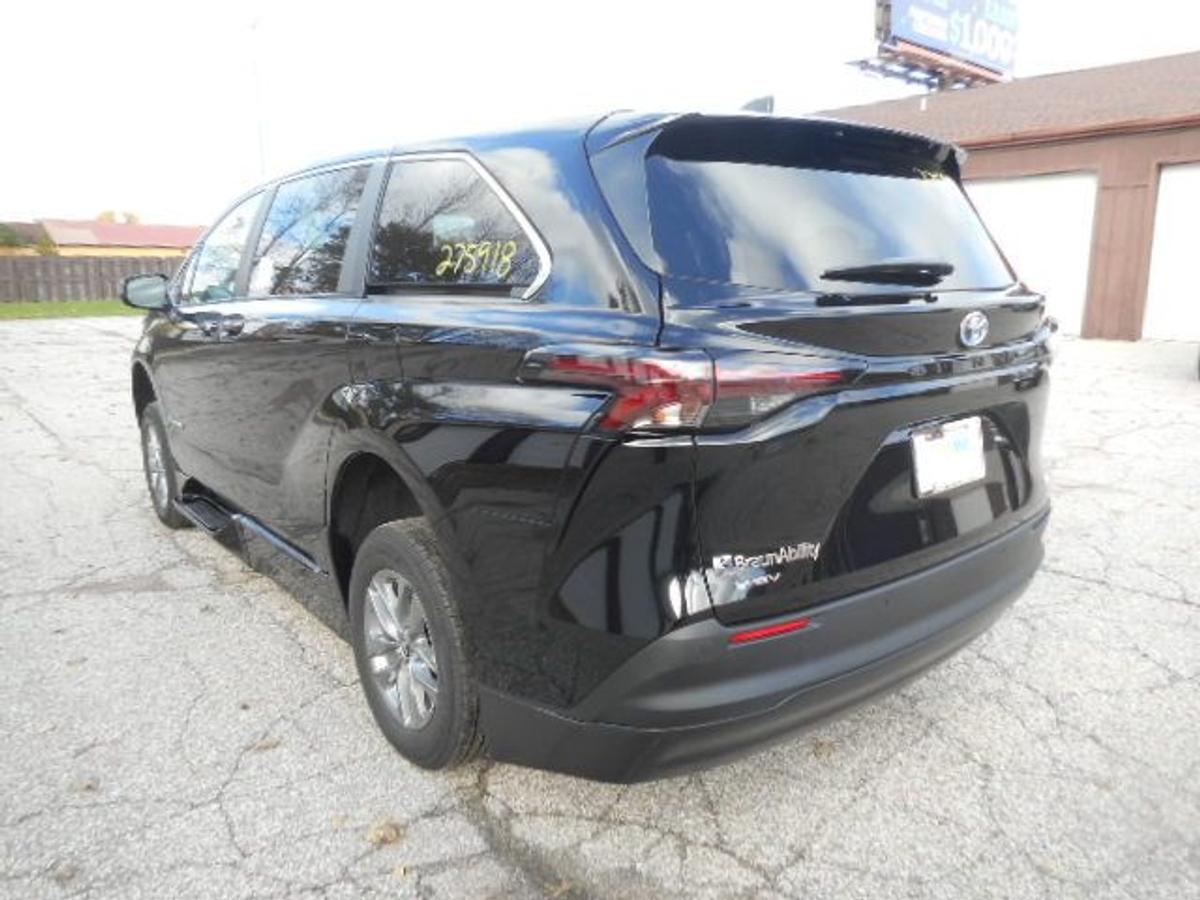 2025 TOYOTA SIENNA - Image 4