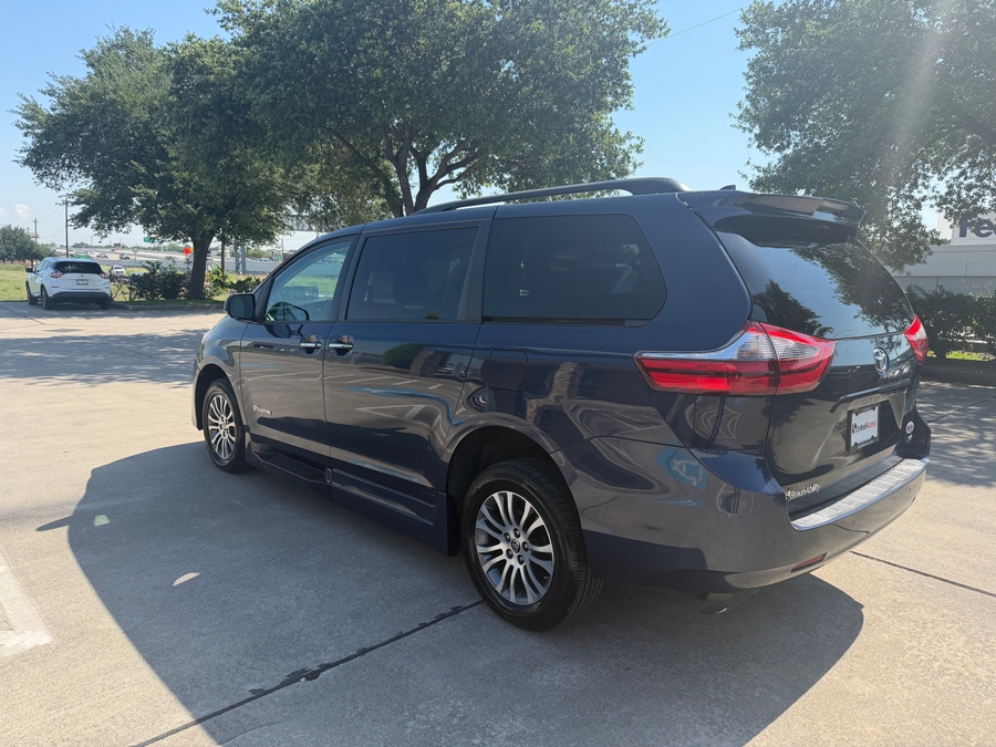 Used 2020 Toyota Sienna XLE - BraunAbility Side Entry Entry In Floor Automatic Ramp