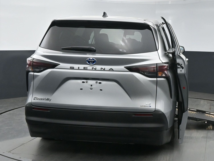 New 2025 Toyota Sienna Hybrid LE - BraunAbility Side Entry Entry Fold Out Automatic Ramp
