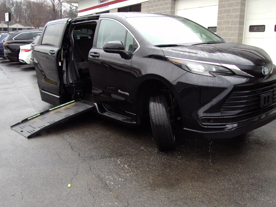 Used 2024 Toyota Sienna Hybrid LE Base - BraunAbility Side Entry Entry Fold Out Automatic Ramp