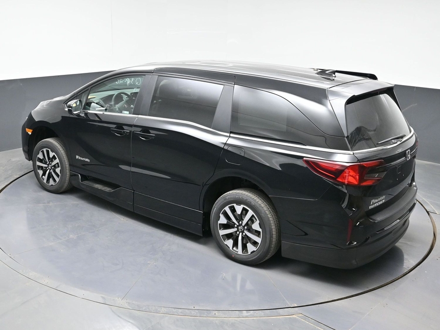Black Honda Odyssey image number 24