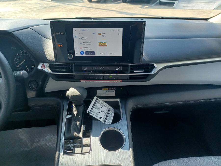 Black Toyota Sienna image number 15