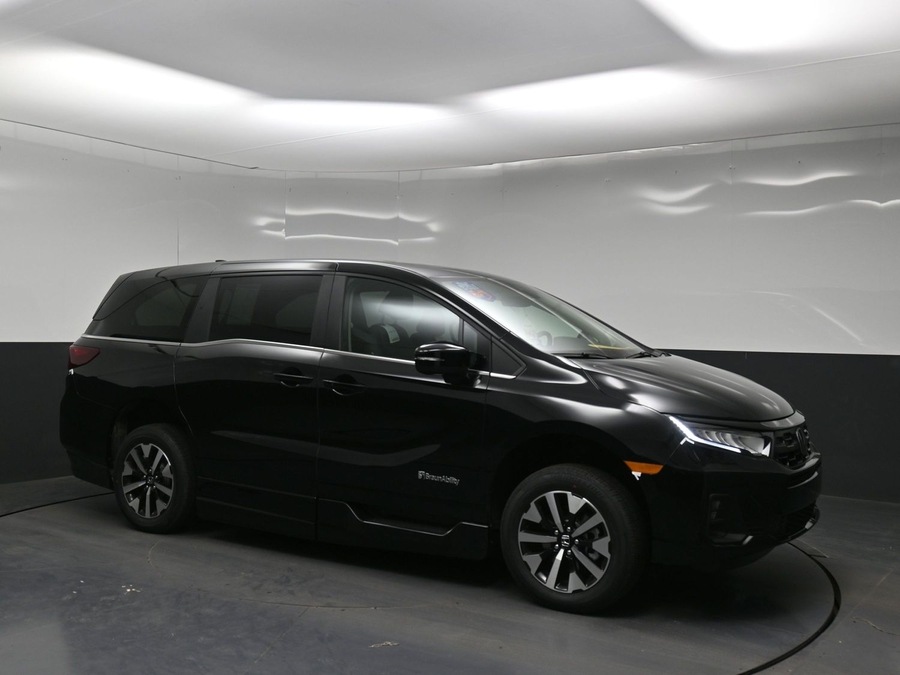 Black Honda Odyssey image number 17
