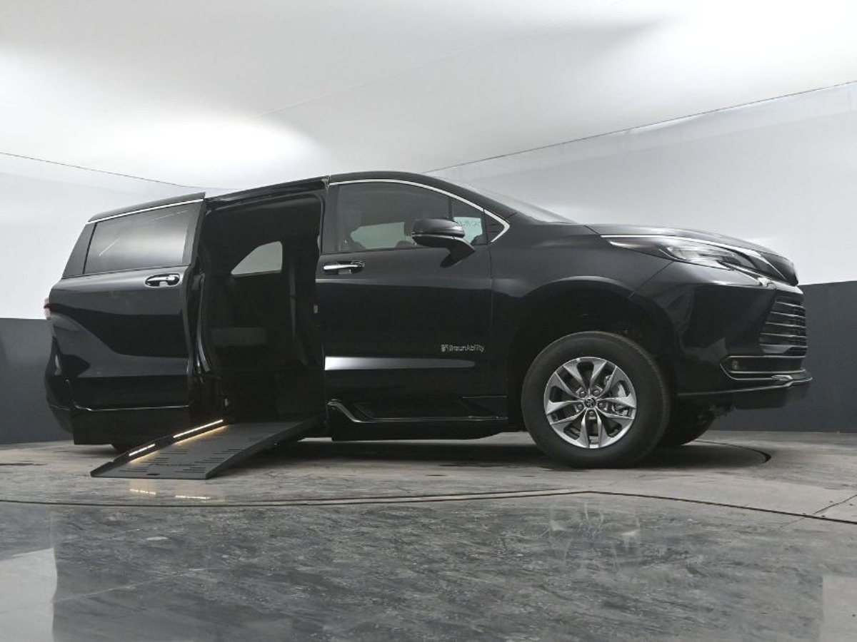 2025 TOYOTA SIENNA - Image 19