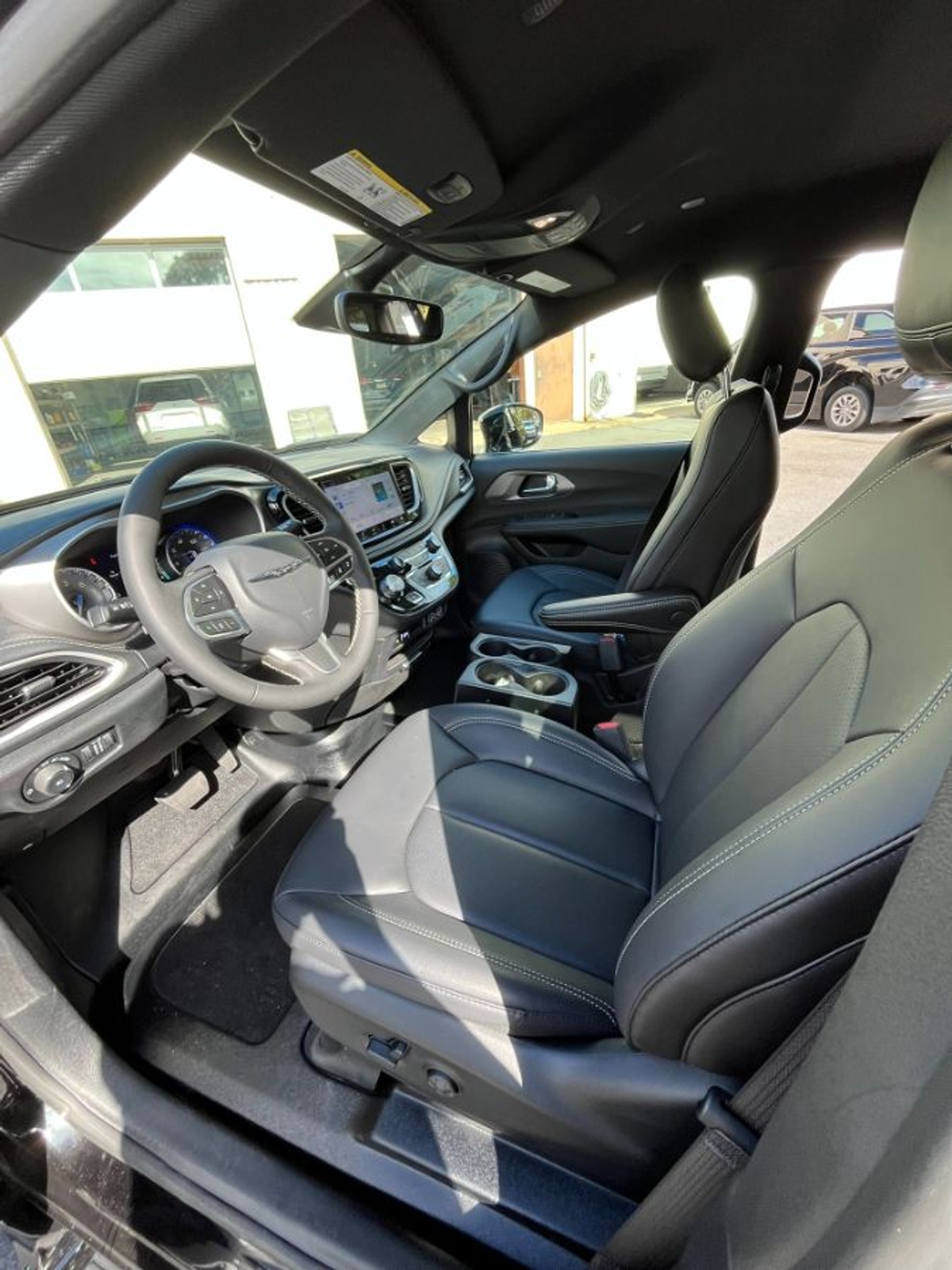 2025 CHRYSLER PACIFICA - Image 15