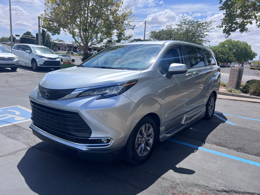 Used 2021 Toyota Sienna Hybrid XLE - VMI Side Entry In Floor Automatic Ramp