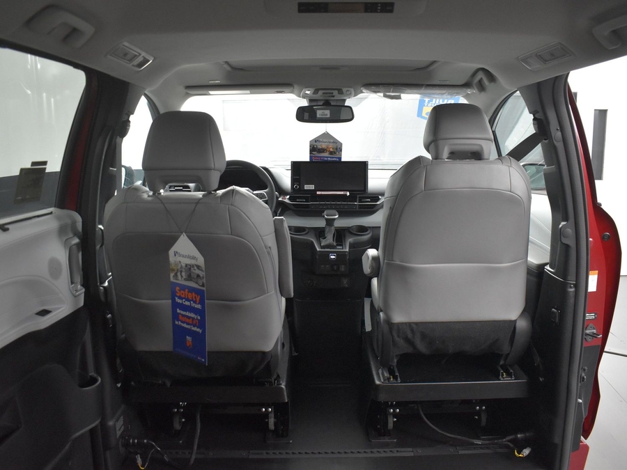 New 2025 Toyota Sienna Hybrid XLE Plus - BraunAbility Side Entry Entry In Floor Automatic Ramp