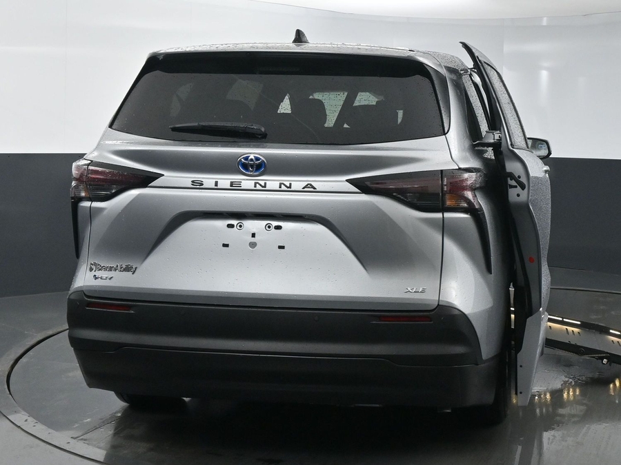 New 2025 Toyota Sienna Hybrid XLE Base - BraunAbility Side Entry Entry Fold Out Automatic Ramp