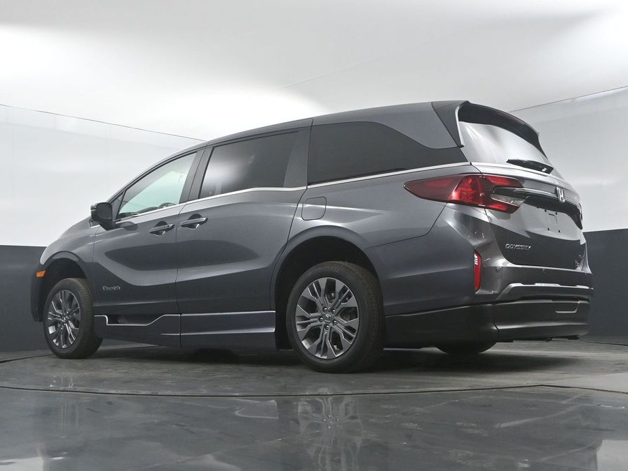 New 2025 Honda Odyssey Touring - BraunAbility Side Entry Entry In Floor Automatic Ramp